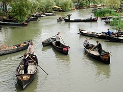 L'heure de pointe sur le « Canal grande » (большой гырло).