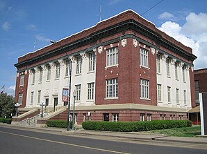 Phillips County Courthouse in Helena-West Helena (2012). Das 1914 errichtete Courthouse ist seit Juli 1977 im NRHP eingetragen.[1]
