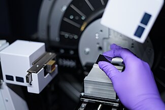 Unloading a sample from a powder XRD instrument (Digital)