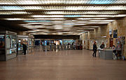 Станция метро «Героев Днепра», подземный вестибюль с кассовым залом