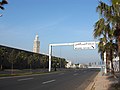 Le boulevard menant à la mosquée.