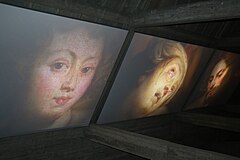 Heilige Rochus door Christus aangesteld tot patroonheilige van de pestlijders uitgelicht op projectieschermen in de Sint-Martinuskerk.