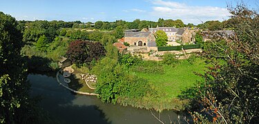 Le manoir des Augrès et le zoo.