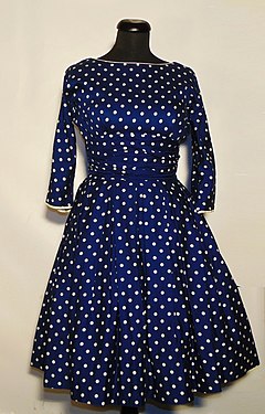 Kjole med polkadott-mønster frå 1959.