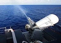 射撃中のファランクスCIWS