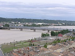 Pasarela Eiffel (1860) y puente Saint-Jean (1965)