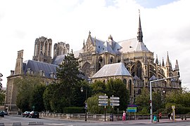 Vue du chevet, du palais du Tau et du jardin Deneux.