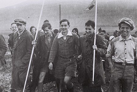 El primer grup alemany de la Jugend-Alijah caminant cap al quibuts Ein Harod, 1934