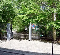 Entrée du jardin, rue de la Réunion.