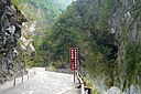 ☎∈ Tunnel of Nine Turns trail at Taroko National Park, Taiwan closed due to rockfall.