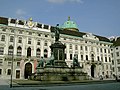 The Reichskanzleitrakt with the monument to Francis II in the foreground