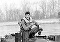 Bundeswehrsoldaten (Pioniere) mit Rettungs­weste auf M-Booten (1984). Das helle Vorder­teil (mit Schultern) war leuchtend orange. Bei Gefechts-Einsatz wurde zusätzlich ein olivgrüner Tarnüberzug übergezogen.