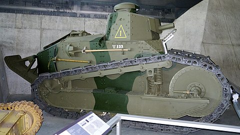 Tanc ușor M1917 expus în Muzeul Războiului din Canada.