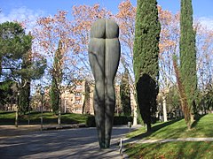 El cul (Homenatge a Santiago Roldán) (1999), d'Eduardo Úrculo, Parc de Carles I.