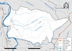 Carte en couleur présentant le réseau hydrographique de la commune