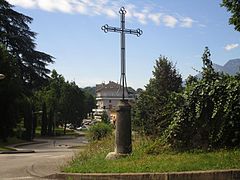 Photographie de la croix située dans la Montée du Château.