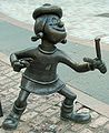 Şehir Meydanı'nda "Minnie the minx" bronz heykeli