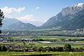 Bündner Herrschaft Richtung Norden. Links Landquart. Im Hintergrund ist gut der St. Luzisteig zu erkennen. Hier führte die alte Römerstrasse zwischen Chur und Bregenz durch.