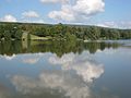 Blick vom Staudamm über den Keller See zum nördlichen Ufer