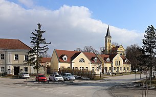 Ortszentrum, rechts das Gemeindeamt