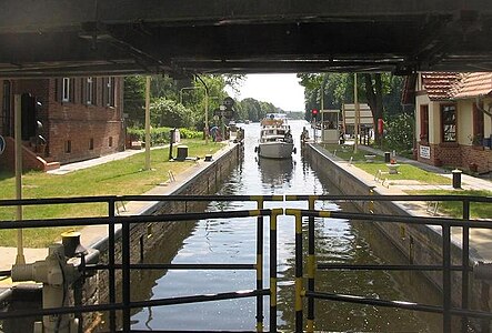 Écluse sur la rivière Dahme à Königs Wusterhausen.