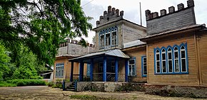 Деревянное здание бывшей усадьбы Пашковских
