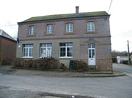 The town hall and school in Maison-Ponthieu