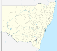 Mapa konturowa Nowej Południowej Walii, po prawej nieco na dole znajduje się punkt z opisem „Uniwersytet Nowej Południowej Walii”