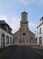 La façade de l'église paroissiale Sainte-Anne