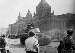 Egy szovjet ISZ–2 tank Lipcsében 1953. június 17-én