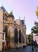 Vue de la rue en direction de la rue Saint-Martin ; à gauche, l'église Saint-Merri.