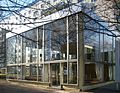 Modernistisch paviljoen "Bar Babette" in Oost-Berlijn (jaren 60) met zichtbare glazen vliesgevel