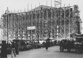 Byggarbetena i oktober 1924, fasaden mot Hötorget.