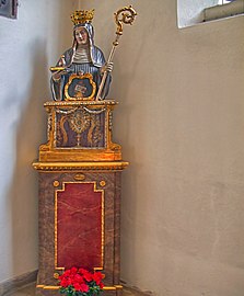 Statue et reliquaire de sainte Walburge dans l'église Saint-Pierre de Munich.