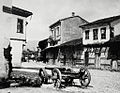 Die Stadt 1915 im Ersten Weltkrieg, bewacht durch serbische Truppen