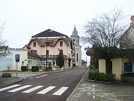 The church and surrounding buildings in Domessin