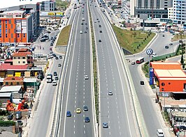 SH2 in de buitenwijken van Tirana