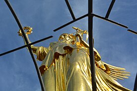 Diosa NIke en la columna de la victoria en Tier Garten, Berlin 2022