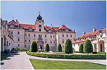 Valtice castle courtyard.JPG