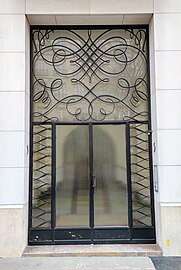 Entrée du 5, avenue Émile-Acollas, Paris 7e.