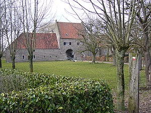 Poortgebouw van Het Kasteelke met Pieterpadmarkering