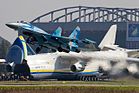 Eine Suchoi Su-27 startet von Kiew-Gostomel (Antonow An-225 im Hintergrund). KW 38 (ab 15. September 2013)