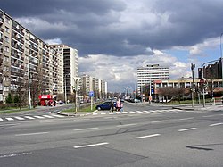 Ulice Hlavní u křižovatky s ulicemi Senohrabská a Na Chodovci, sídliště Spořilov II, dnešní přirozené centrum Spořilova