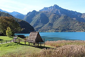 Pfahlbauten am Ledrosee