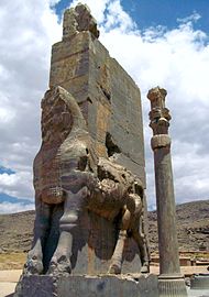 Un lamassu alla Porta di tutte le Nazioni