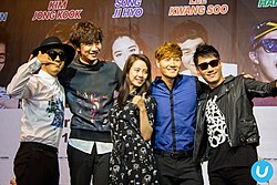 Haha, I Gvangszu (Lee Kwang-su), Szong Dzsihjo (Song Ji-hyo), Kim Dzsongguk (Kim Jong-guk) és Csi Szokcsin (Ji Seok-jin)