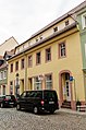 Wohnhaus in geschlossener Bebauung und Nebengebäude