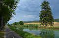 Le canal dans une région agricole non loin de Joinville.