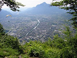 Cluses seen from the nearby hillside