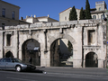 Nimes'de Antik Romalılardan kalma Augustus Kapısı